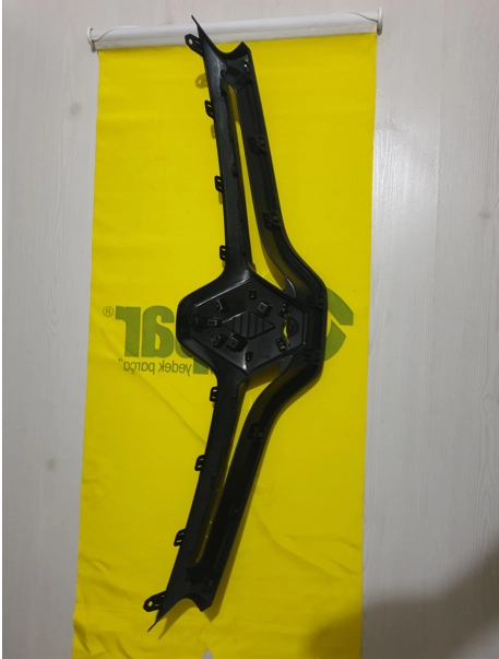 resimler/genel/Fluence Ön Panjur Siyah (Nikelaj Çıtasız) (2013-2016) 622561821R PULO MARKA